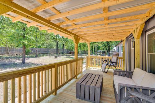 Lake Tawakoni Basecamp: Covered Patio + Fire Pit! in Wills Point