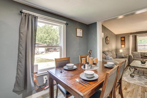 Lake Tawakoni Basecamp: Covered Patio + Fire Pit! in Wills Point