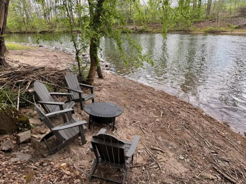 The Watering Hole in Garden View (PA)