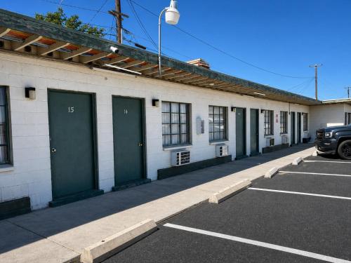 Carl's Motel in Rosamond, USA