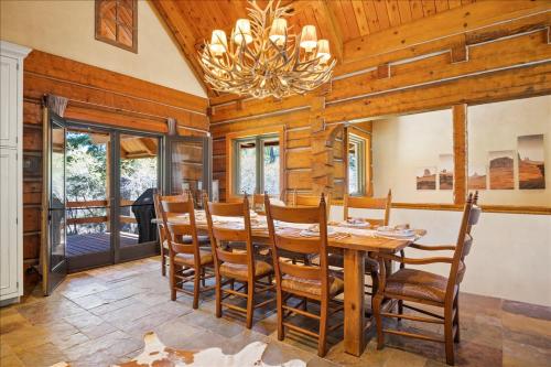 Goble Creek Ranch 65 Acre Riverfront Hot Tub in Dunton (CO)