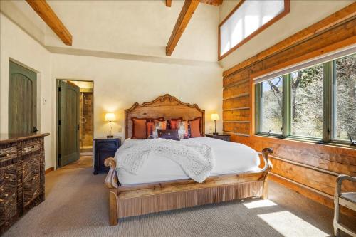 Goble Creek Ranch 65 Acre Riverfront Hot Tub in Dunton (CO)