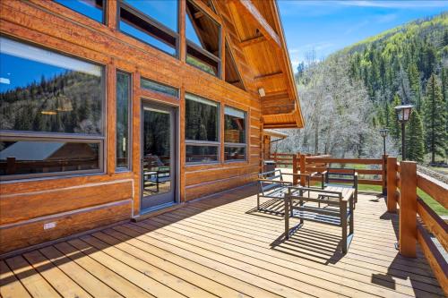 Goble Creek Ranch 65 Acre Riverfront Hot Tub in Dunton (CO)