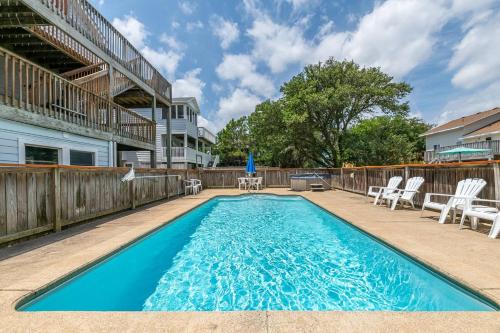Faraway - Corolla Ocean Sands Oceanside Pool Hot Tub Community Pool - image 4