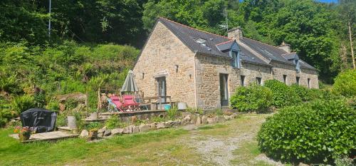 Ker Adèle, longère cosy au cœur d'un bois gîte à louer Quénécoir