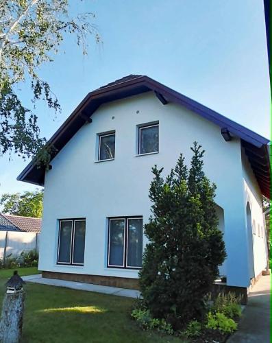 Casa Blanca Apartman III in Balatonfenyves