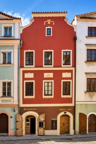 Hotel 100, Pardubice