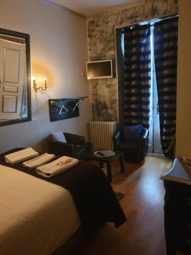 l'authentique - Hôtel - Saint-Amand-Montrond