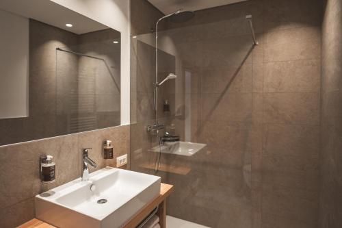 2 bedrooms, 3 beds