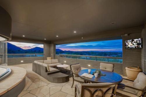 Endless Patio Views Skyline Serenity Game Room – khách sạn tại Bắc Phoenix