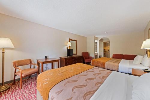 Rodeway Inn and Suites on the River - image 41