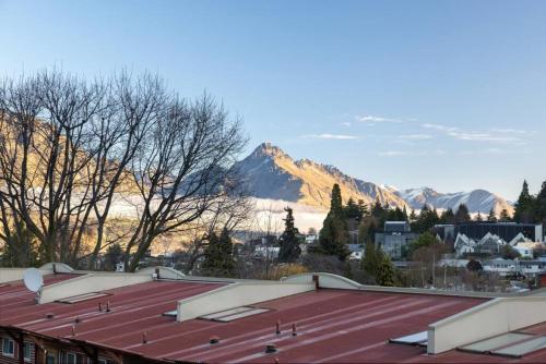 Location is gold 2 bed - image 4
