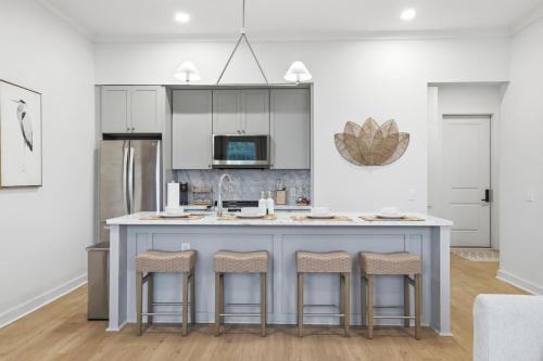 Coastal 1BR with Pool - Near Beach
