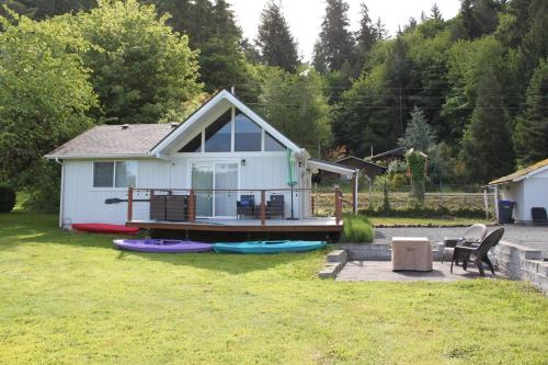 Exterior view, River Bend Cabin in Union (WA)