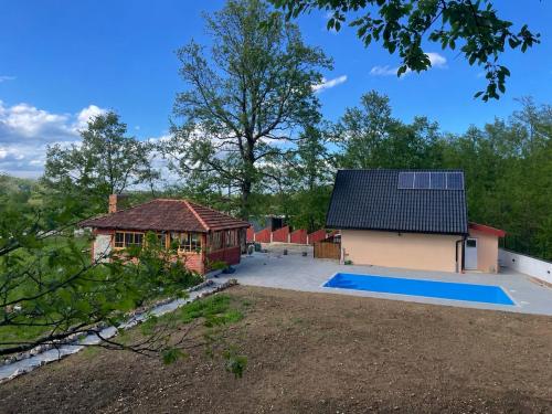 Luxury Forest Cabin with Private Pool