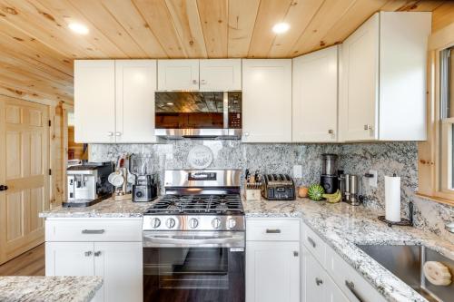 Newfound Lake Getaway: Cabin w/ Deck, Fire Pit in Bristol (NH)