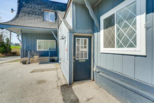 Explore Port Huron! Cozy Condo w/ Creek Views in Πορτ Χάρον(Μίσιγκαν)