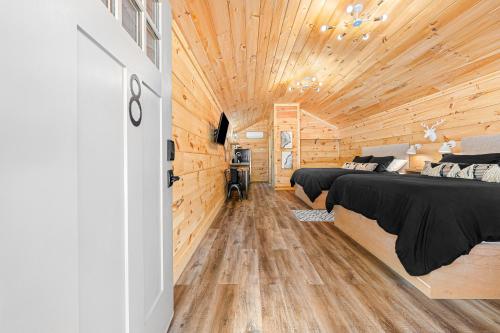 Cabin #8 Studio With Kitchenette in Hartwell, USA
