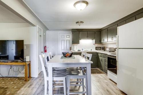 Waterfront Condo 2 Mi to Historic Dtwn Port Huron! in Port Huron (Michigan)