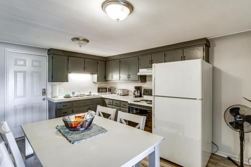 Waterfront Condo 2 Mi to Historic Dtwn Port Huron! in Port Huron (Michigan)