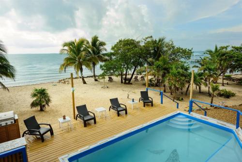 Beachfront 3-Bed, 2-Bath Family Getaway with Pool, Placencia