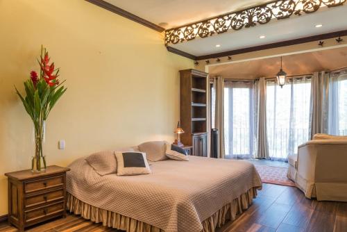 Exclusive Tuscan Mansion in CR in Río Oro