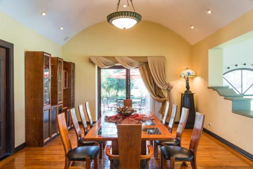 Exclusive Tuscan Mansion in CR in Río Oro