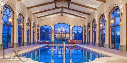 Exclusive Tuscan Mansion in CR in Río Oro