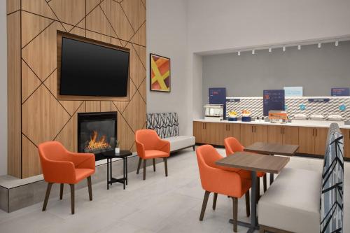 Exterior view, Holiday Inn Express Hotel & Suites DFW West - Hurst By IHG in Hurst