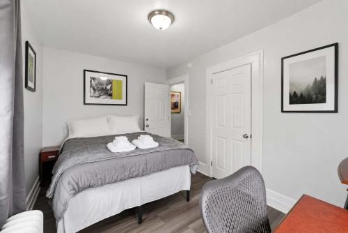 The Grandstands Apt 2 - All Star Baseball Rentals - image 6