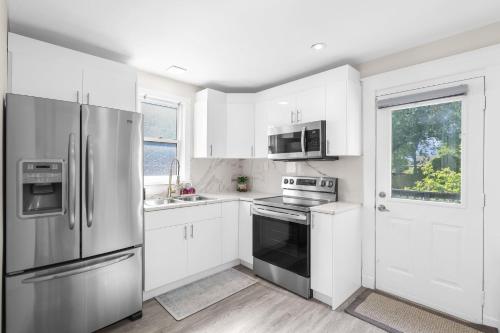 Niagara Falls Home with Parking – khách sạn tại Khu vực đường vào công viên Niagara