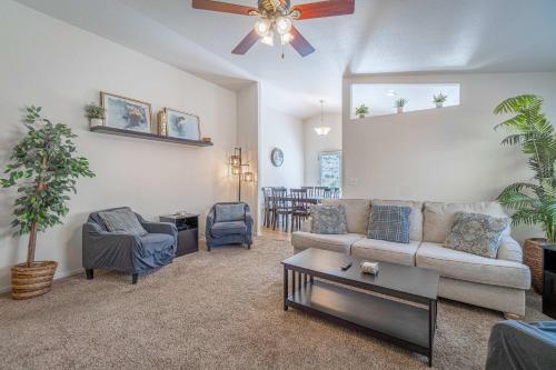 Large Group Escape 5 Beds Pets Welcome – khách sạn tại Tây Reno