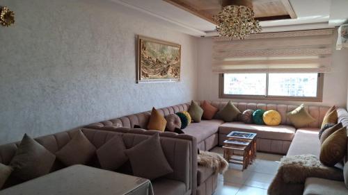 Chambre climatisée proche aéroport avec salle de bain privée & balcon (Chambre climatisee proche aeroport avec salle de bain privee & balcon) in 벨 아루시