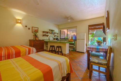 1 double bed, 1 twin bed