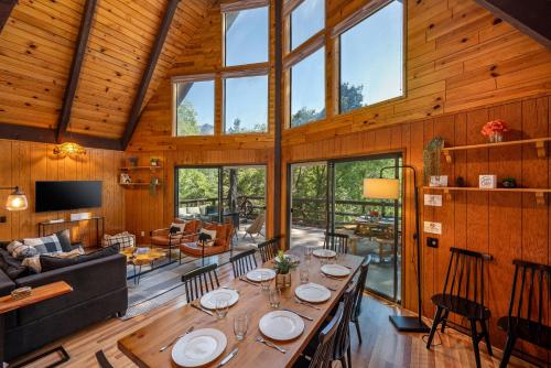 Hygge Haus Sequoia - Large Private Cabin w Views in Porterville