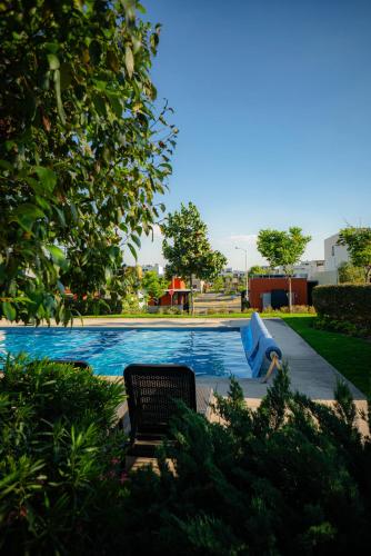 Casa al Sur de Guadalajara con Alberca, Lago, Gym, Parque y Vista al bosque en Salida a Morelia López Mateos