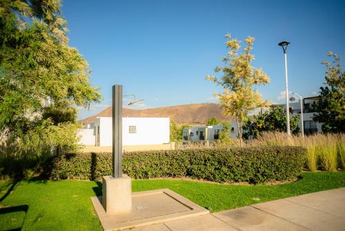 Casa al Sur de Guadalajara con Alberca, Lago, Gym, Parque y Vista al bosque en Salida a Morelia Lope in Lomas de Santa Anita