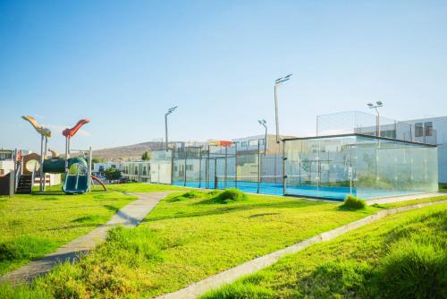 Casa al Sur de Guadalajara con Alberca, Lago, Gym, Parque y Vista al bosque en Salida a Morelia Lope in Lomas de Santa Anita