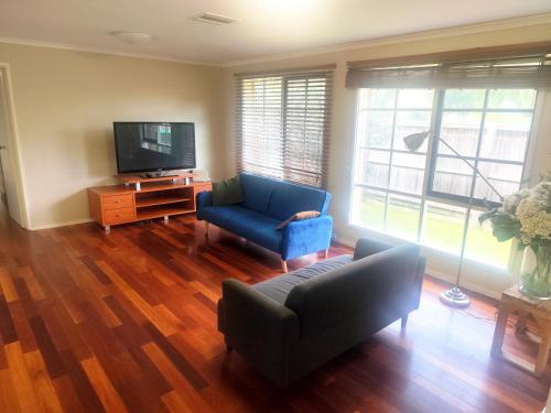Spacious and cozy home next to Glen Waverley in Wantirna