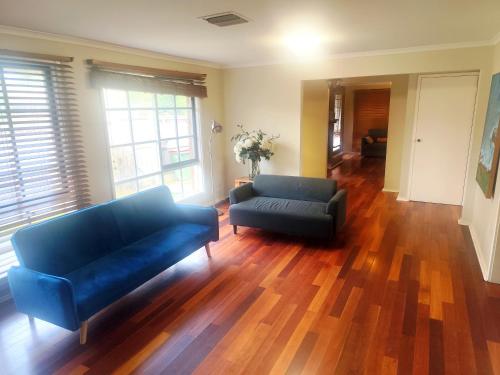 Spacious and cozy home next to Glen Waverley in Wantirna