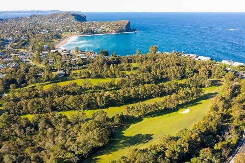 Avalon Beachside Apartment Pool Beach Access in Northern Beaches