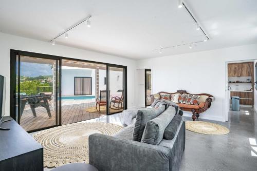 Architect designed villa with sea view and infinity pool - Location, gîte - Schoelcher
