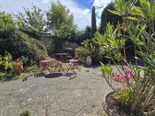 Auberge medievale a Houdan avec jardin clos, animaux acceptes, WiFi et parking securise - FR-1-527-7 in Удан