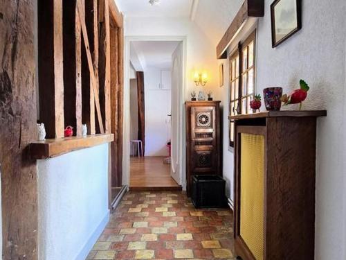 Auberge medievale a Houdan avec jardin clos, animaux acceptes, WiFi et parking securise - FR-1-527-7 in Удан