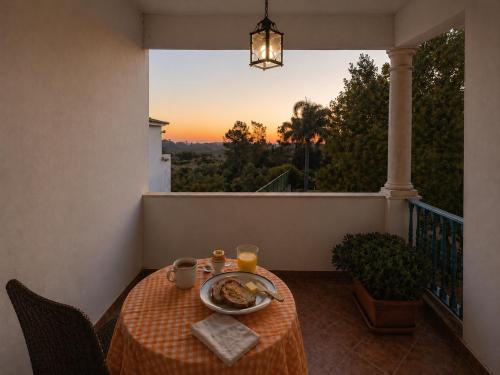 Spacious villa with pool, near Lisbon, for families and groups in อซามบูจา