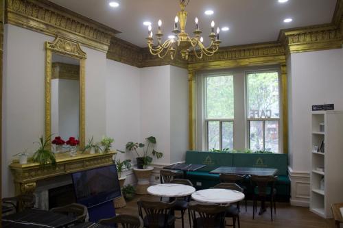 Ambrose House & Cafe - SELF CHECK-IN GUESTHOUSE 4