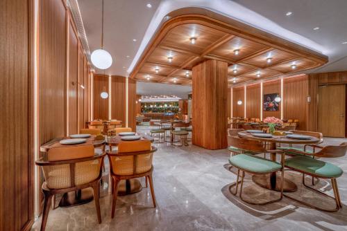 Restaurant, Orange Hotel Xi'an Jiaotong University Xingqing Palace Metro Station in Xing Qing Gong Park