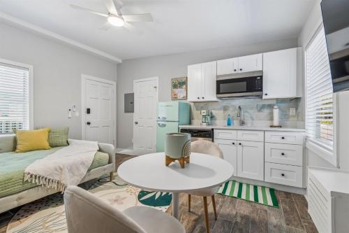 Wave Resort Madeira Beach Florida Studio 2 w Pool in Madeira Beach