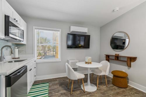 Wave Resort Madeira Beach Florida Studio 2 w Pool in Madeira Beach