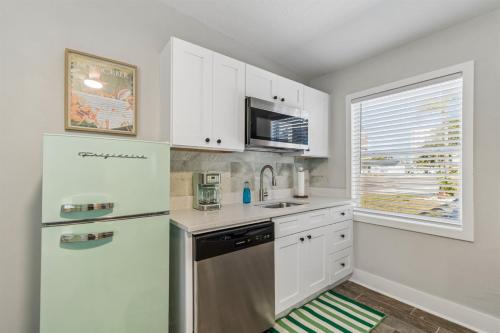 Wave Resort Madeira Beach Florida Studio 2 w Pool in Madeira Beach